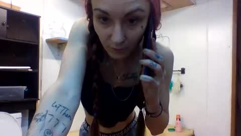 Snapshot of issyamazin667 chatting on 1, 4, 2026 Girlnextdoor online show from 1, 4, 2026