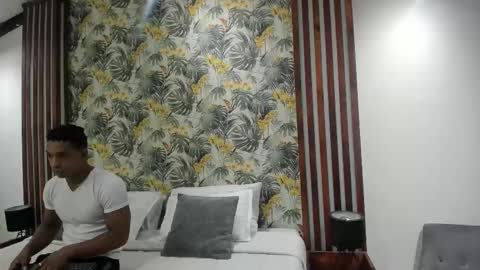 Snapshot of italomoore chatting on 19, 9, 2025 Italo Moore online show from 19, 9, 2025