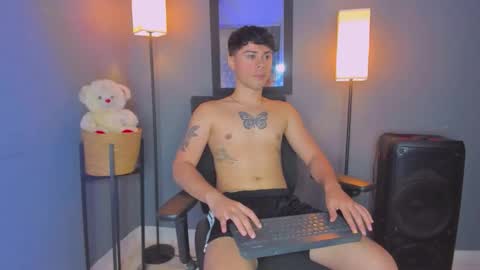 Snapshot of ithan_salvatore chatting on 10, 3, 2026 Ithan and Friends online show from 10, 3, 2026