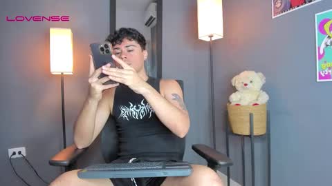 Snapshot of ithan_salvatore chatting on 29, 3, 2026 Ithan and Friends online show from 29, 3, 2026