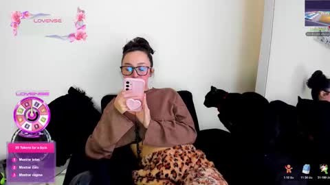 Snapshot of its__angelica_ chatting on 28, 11, 2025 Angelica online show from 28, 11, 2025