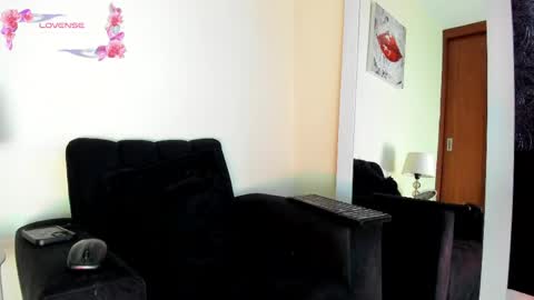 Snapshot of its__angelica_ chatting on 2, 4, 2026 Angelica online show from 2, 4, 2026