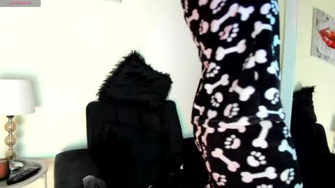 Snapshot of its__angelica_ chatting on 9, 4, 2026 Angelica online show from 9, 4, 2026