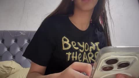 Snapshot of its_me_cora chatting on 19, 10, 2025 Cora online show from 19, 10, 2025