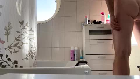 Snapshot of its_me_mave chatting on 12, 9, 2025 Dutch online show from 12, 9, 2025