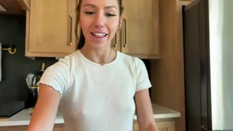 Snapshot of itscaylawatsun chatting on 25, 2, 2025 itscaylawatsun online show from 25, 2, 2025