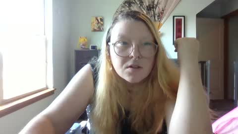 Snapshot of itsglitch222 chatting on 13, 9, 2025 Itsglitchh222 online show from 13, 9, 2025