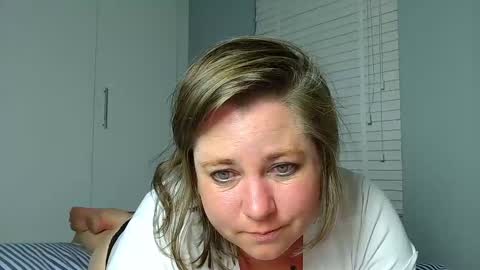 Snapshot of itsmejade_x chatting on 2, 11, 2025 Jade online show from 2, 11, 2025