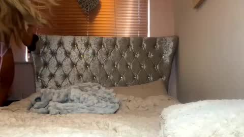 Snapshot of itsmelolax chatting on 23, 12, 2024 Lola online show from 23, 12, 2024