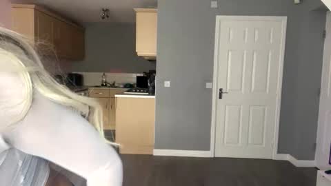 Snapshot of itsmelolax chatting on 11, 9, 2025 Lola online show from 11, 9, 2025