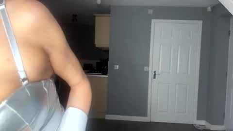 Snapshot of itsmelolax chatting on 14, 10, 2025 Lola online show from 14, 10, 2025