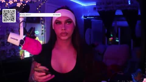 Nicki Foxx online show from 6, 11, 2025