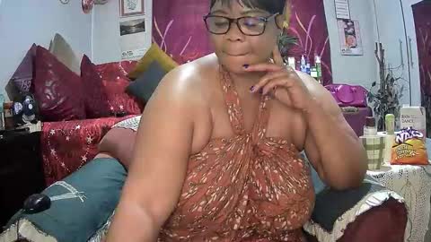 Snapshot of itumeleng74 chatting on 12, 10, 2025 itumeleng74 online show from 12, 10, 2025