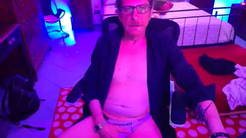 Snapshot of ivariello chatting on 24, 9, 2025 yves online show from 24, 9, 2025