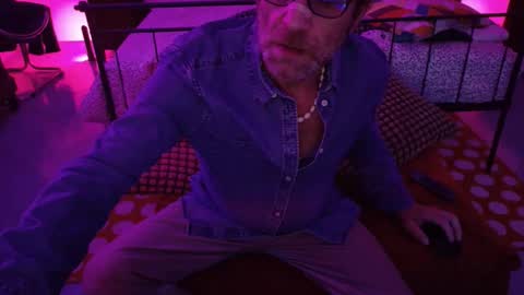 Snapshot of ivariello chatting on 16, 10, 2025 yves online show from 16, 10, 2025