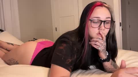 Snapshot of iveyjade33 chatting on 21, 9, 2025 ivey jade online show from 21, 9, 2025