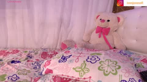 Snapshot of ivonjoness chatting on 22, 5, 2026 Ivon Miss Jones online show from 22, 5, 2026