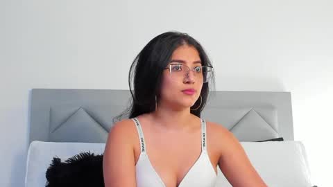 Snapshot of ivonne_lennox chatting on 3, 2, 2025 Ivonne Lennox online show from 3, 2, 2025