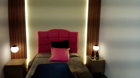 Snapshot of ivonneross_ chatting on 5, 2, 2026 I V O N N E R O S S online show from 5, 2, 2026