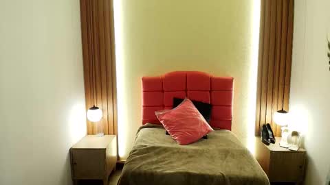 Snapshot of ivonneross_ chatting on 12, 2, 2026 I V O N N E R O S S online show from 12, 2, 2026