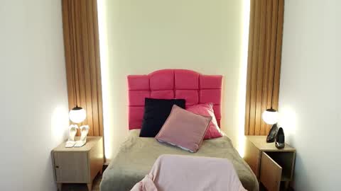 Snapshot of ivonneross_ chatting on 18, 2, 2026 I V O N N E R O S S online show from 18, 2, 2026