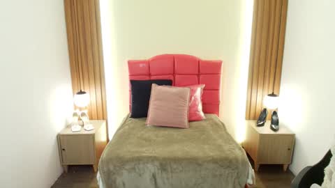 Snapshot of ivonneross_ chatting on 24, 2, 2026 I V O N N E R O S S online show from 24, 2, 2026