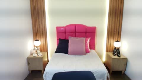 Snapshot of ivonneross_ chatting on 25, 2, 2026 I V O N N E R O S S online show from 25, 2, 2026