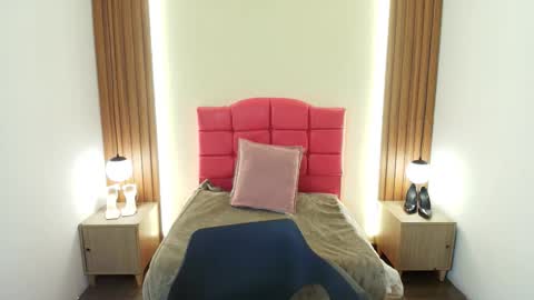 Snapshot of ivonneross_ chatting on 27, 2, 2026 I V O N N E R O S S online show from 27, 2, 2026