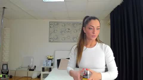 Snapshot of ivyfoxx_ chatting on 10, 2, 2025 IvyFox online show from 10, 2, 2025