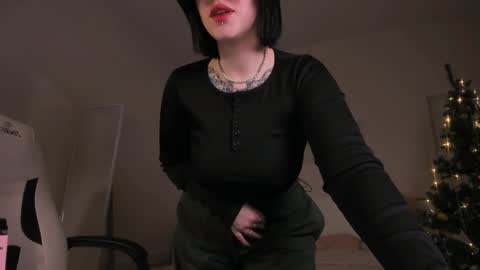 IVY - Follow me 3 online show from 2, 1, 2025