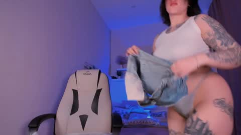 IVY - Follow me 3 online show from 30, 1, 2025