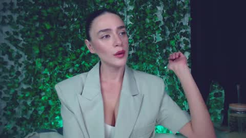 Miss Ivy online show from 26, 12, 2024