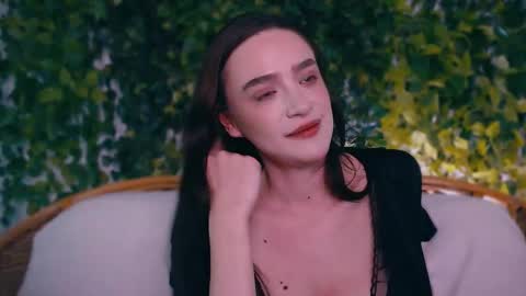 Miss Ivy online show from 22, 11, 2025