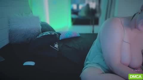 Ivy Swings online show from 1, 4, 2026