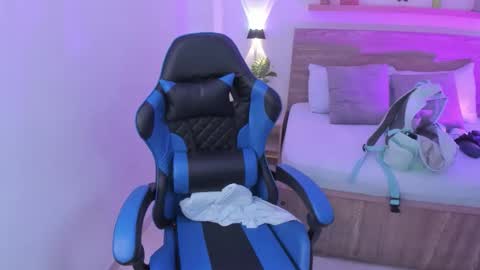 Snapshot of izaro_22 chatting on 15, 9, 2025 Iza online show from 15, 9, 2025