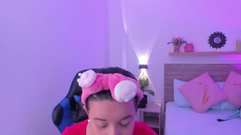 Snapshot of izaro_22 chatting on 6, 10, 2025 Iza online show from 6, 10, 2025