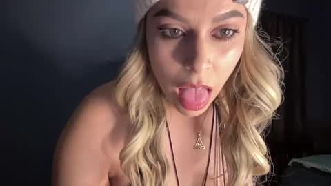 Snapshot of izcah_g chatting on 7, 12, 2024 Izcah online show from 7, 12, 2024