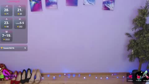 Snapshot of izzy_cam chatting on 22, 12, 2024 Queen of nylon  Victoria online show from 22, 12, 2024