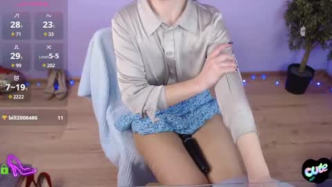 Snapshot of izzy_cam chatting on 19, 2, 2025 Queen of nylon  Victoria online show from 19, 2, 2025