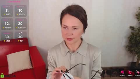 Snapshot of izzy_cam chatting on 10, 9, 2025 Queen of nylon  Victoria online show from 10, 9, 2025