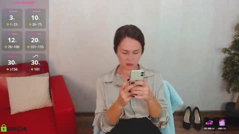 Snapshot of izzy_cam chatting on 15, 9, 2025 Queen of nylon  Victoria online show from 15, 9, 2025