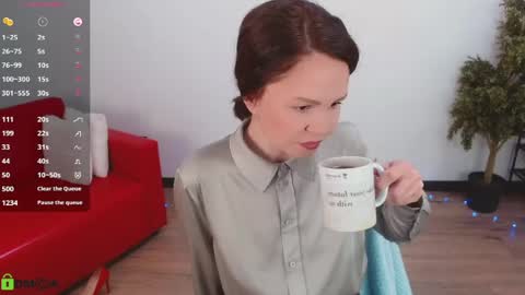 Queen of nylon  Victoria online show from 3, 5, 2026