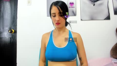 Snapshot of izzy_cum chatting on 1, 12, 2024 Izzy online show from 1, 12, 2024