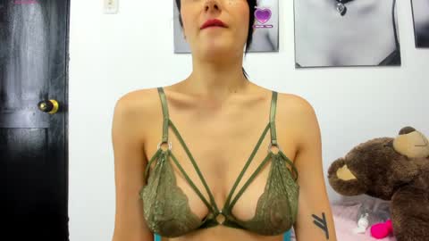 Snapshot of izzy_cum chatting on 2, 12, 2024 Izzy online show from 2, 12, 2024