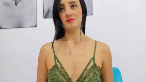 Snapshot of izzy_cum chatting on 1, 2, 2025 Izzy online show from 1, 2, 2025