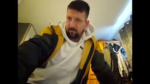 Snapshot of j281133 chatting on 19, 10, 2025 Big 8 online show from 19, 10, 2025