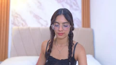 j_belle_ online show from 27, 5, 2026