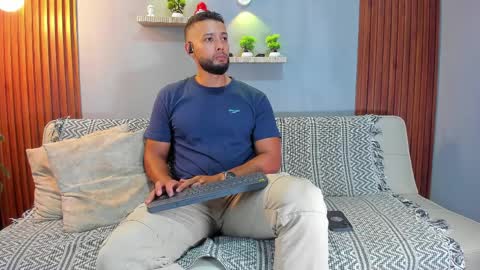 Snapshot of j_calix chatting on 31, 3, 2026 Calix Independient model Insta and twt Calixsnake online show from 31, 3, 2026