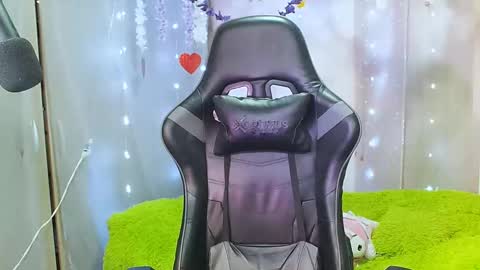 jade 18  online show from 26, 2, 2025