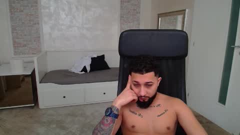 Snapshot of jacezachary chatting on 28, 1, 2025 JaceZachary online show from 28, 1, 2025